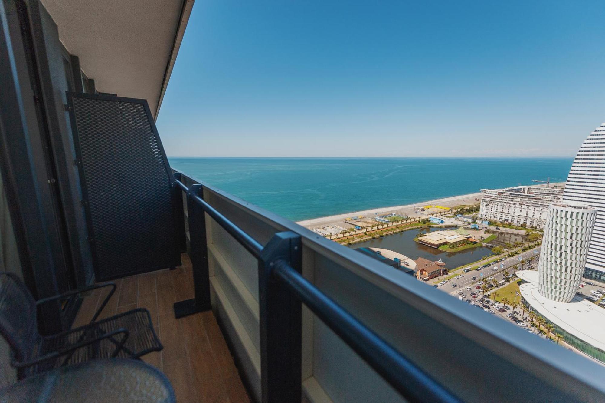 Black Sea Luxury Towers Hotel บาทูมิ ภายนอก รูปภาพ
