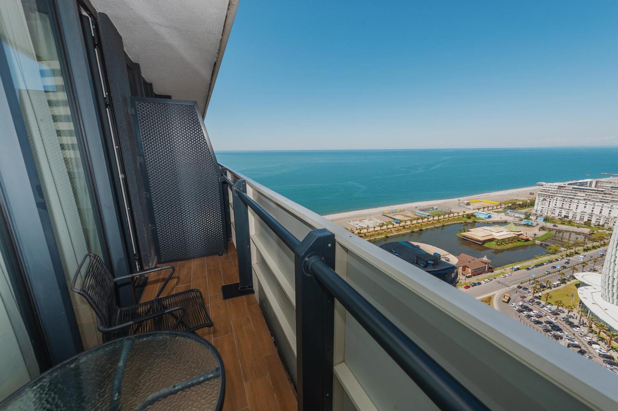Black Sea Luxury Towers Hotel บาทูมิ ภายนอก รูปภาพ