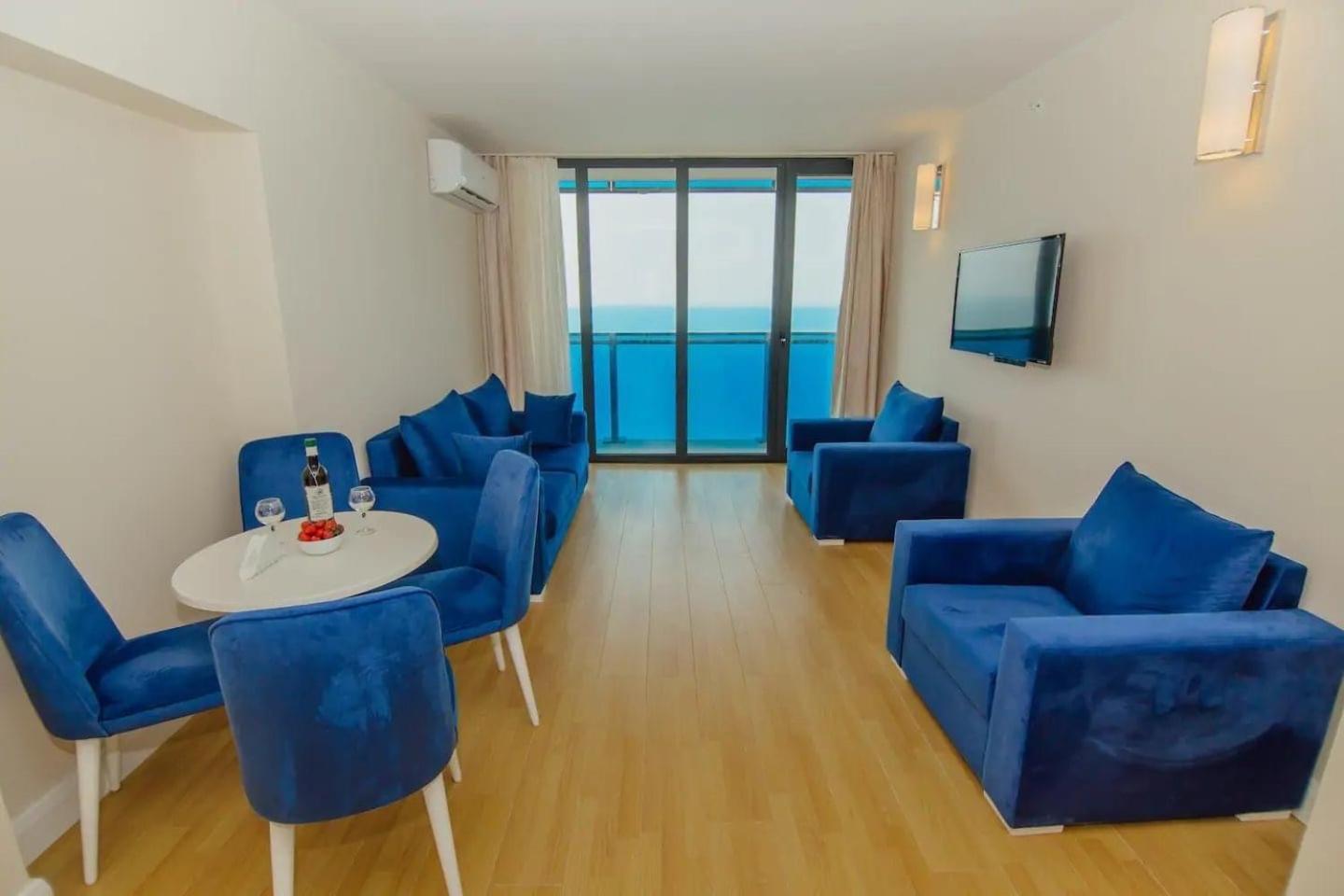 Black Sea Luxury Towers Hotel บาทูมิ ภายนอก รูปภาพ